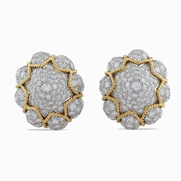 Floral pattern earrings