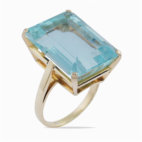 18kt rose gold and aquamarine ring