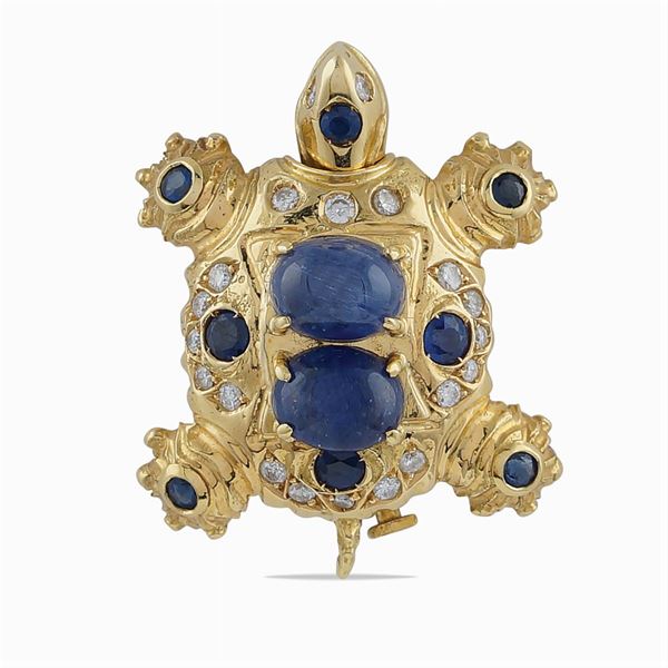 18kt gold turtle shaped brooch