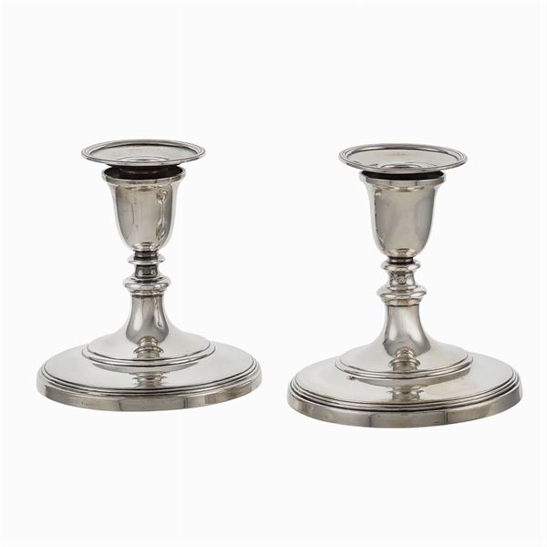 Coppia di candelieri in argento
