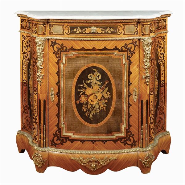 A bois de rose sideboard