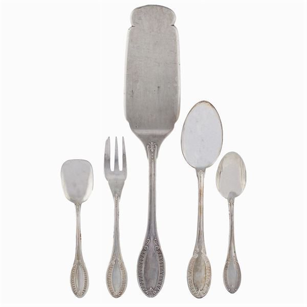 Servizio di 49 posate da dessert in argento  (Italia, XX Sec.)  - Asta GIOIELLI |OROLOGI ARGENTI - Colasanti Casa d'Aste