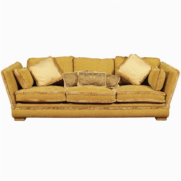 Divano modello "Caccia" a tre posti  (XX Sec.)  - Asta DESIGN | ARTI DECORATIVE DEL 900 - Colasanti Casa d'Aste