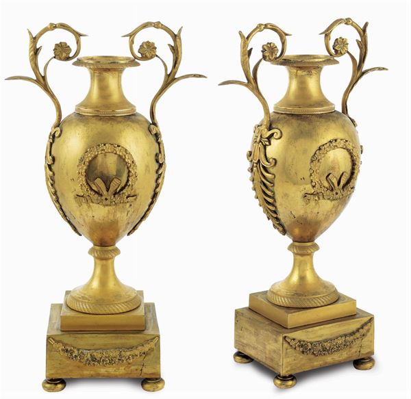 Coppia di vasi in bronzo dorato