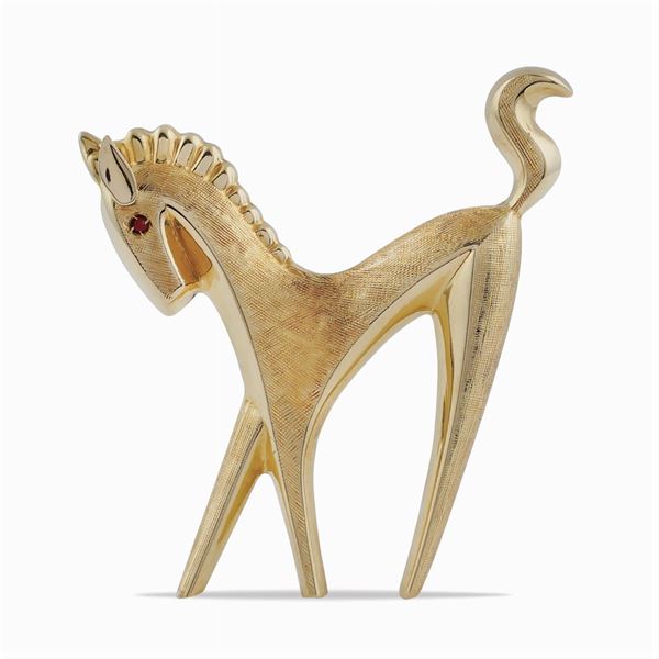 18kt horse shaped gold brooch