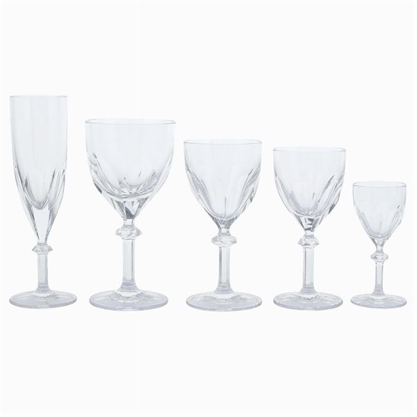A cut crystal glass service (30)