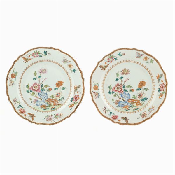 Coppia di piatti in porcellana  (Cina, epoca Qianlong 1735 - 1796)  - Asta FINE ART DA VILLA ASTOR  - Colasanti Casa d'Aste