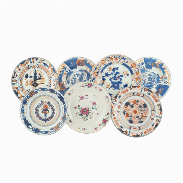 Gruppo di 7 piatti in porcellana  (Cina, XVIII Sec.)  - Asta FINE ART DA VILLA ASTOR  - Colasanti Casa d'Aste