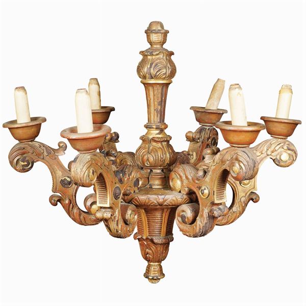 Lampadario in legno dorato