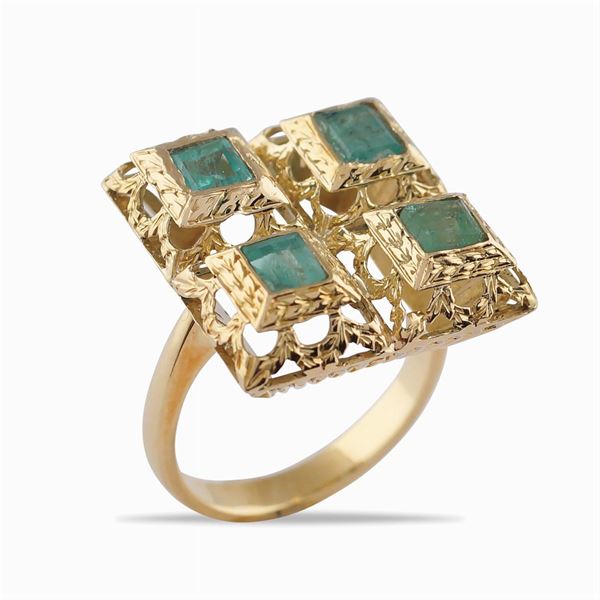 Anello a motivo geometrico in oro giallo 18kt
