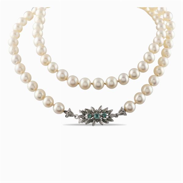 A cultivated pearl string necklace
