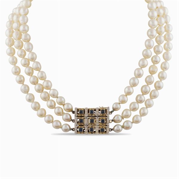 Collana composta da tre fili di perle coltivate