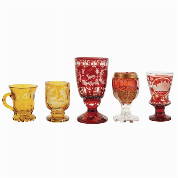 Collezione di 5 cinque bicchieri in cristallo colorato e molato