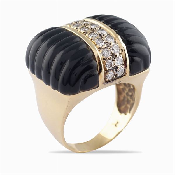 18kt gold and black onyx ring