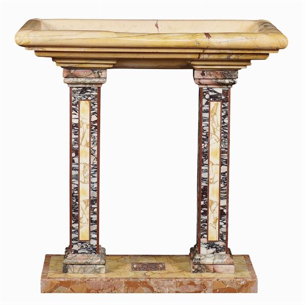 An antique yellow marble tank  (Rome, 18th century)  - Auction Fine Art from Villa Astor and other private collections - Colasanti Casa d'Aste