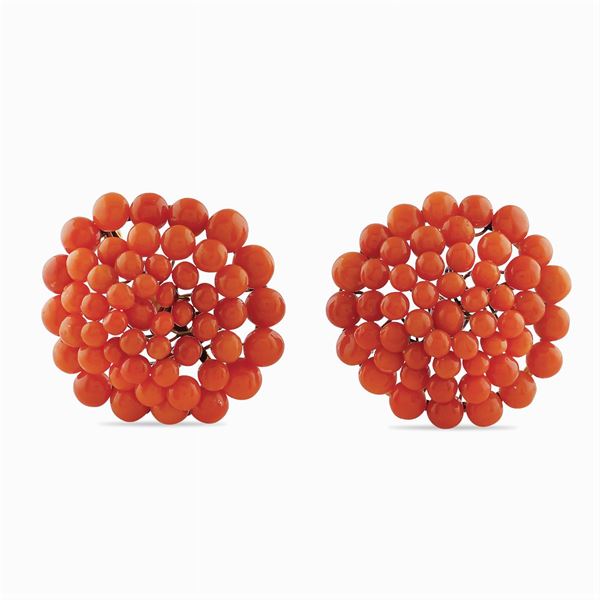 A pair of antique brooches in mediterranean coral  - Auction Fine jewels and watches, silver and coptic textile fragments - Colasanti Casa d'Aste