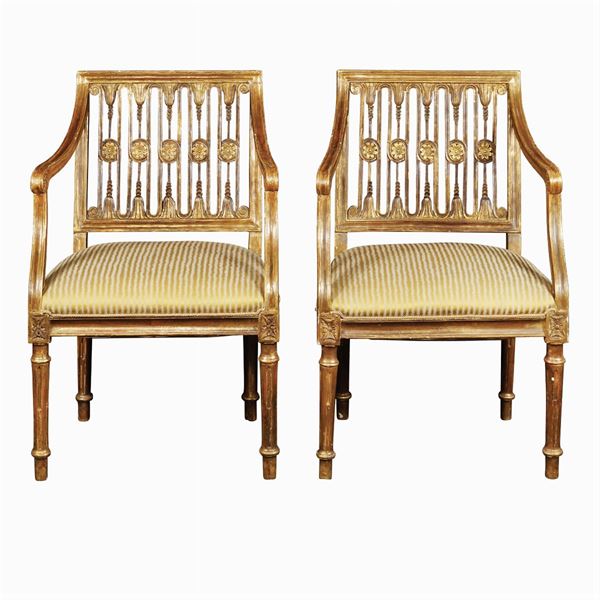 Coppia di sedie in legno dorato