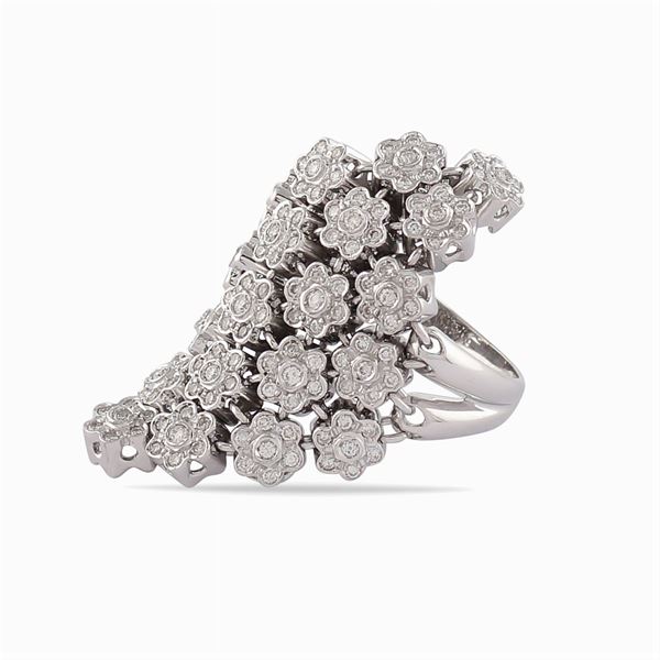 A flower-shaped articulated ring