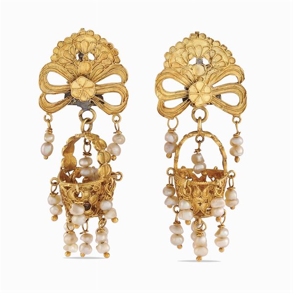 18kt gold basket shaped earrings