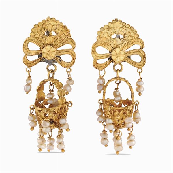 Orecchini a motivo di cestino in oro giallo 18kt