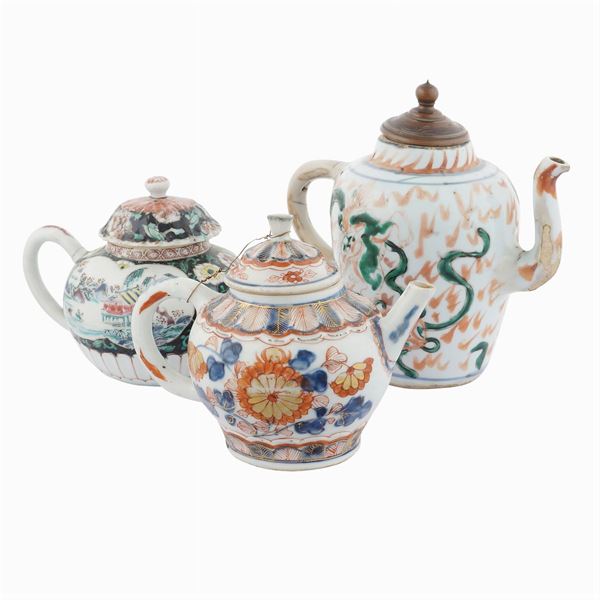 Tre teiere in porcellana  (Cina, XVIII Sec.)  - Asta FINE ART DA VILLA ASTOR  - Colasanti Casa d'Aste