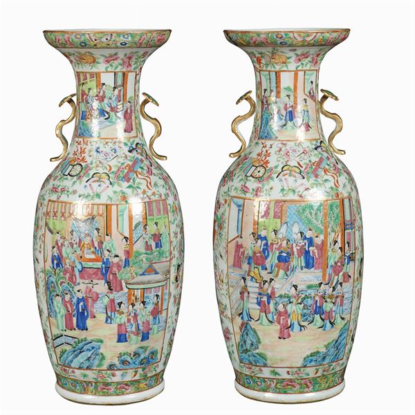 Coppia di vasi a balaustro in porcellana Canton