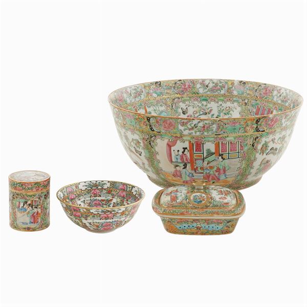 A group of four Canton porcelain objects