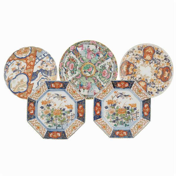 Gruppo di 5 piatti in porcellana  (Cina, fine XVIII - XIX Sec.)  - Asta FINE ART DA VILLA ASTOR  - Colasanti Casa d'Aste