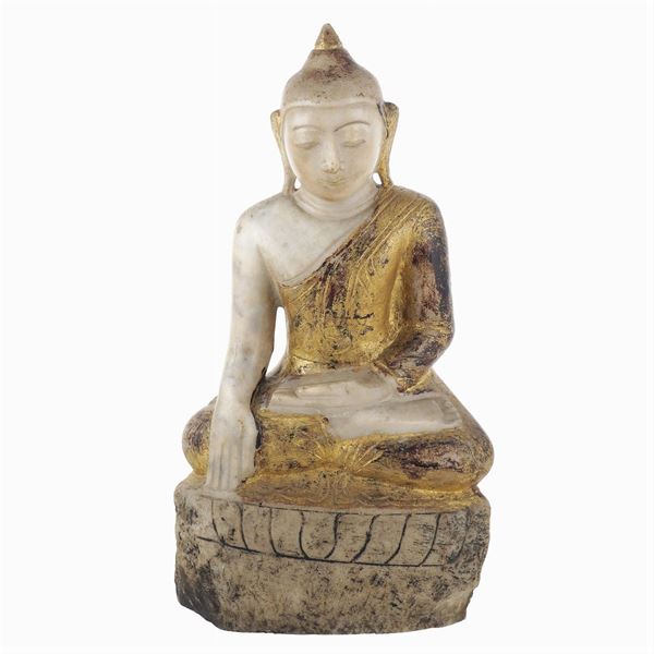 Buddha in marmo parzialmente dorato