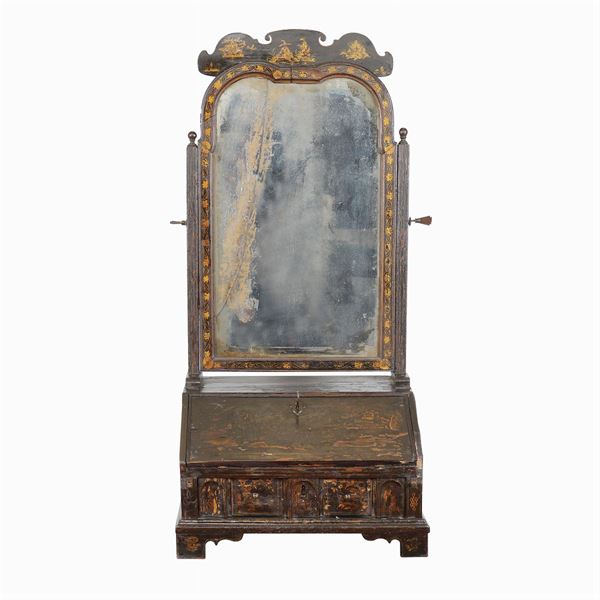 A laquered wooden toilette set