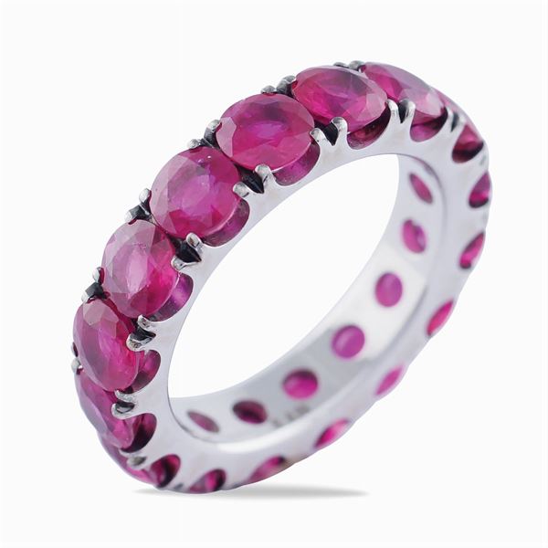 18kt white gold and rubies band ring