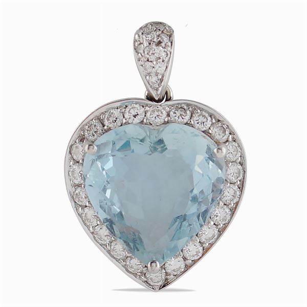 A heart shaped acquamarine pendant