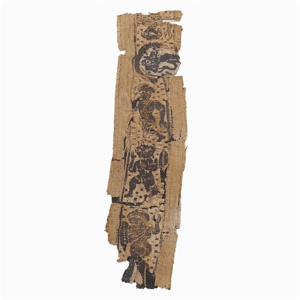 Frammento di tessuto Copto  (Egitto, periodo Bizantino IV - prima metà VII Sec.)  - Asta GIOIELLI |OROLOGI ARGENTI - Colasanti Casa d'Aste