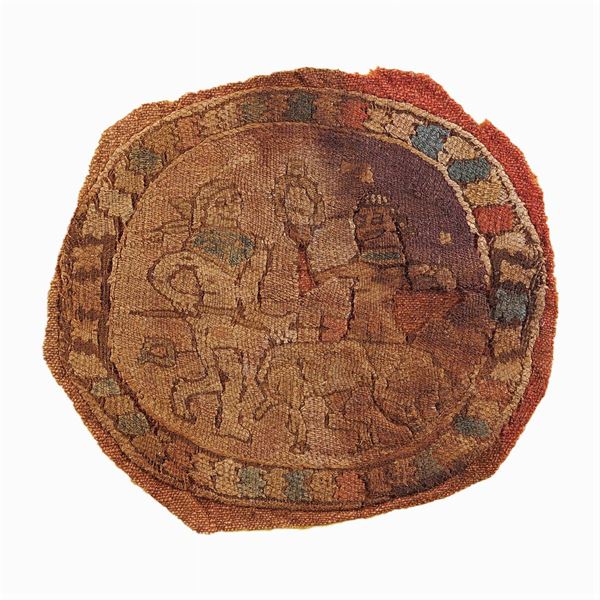 Frammento di tessuto Copto  (Egitto, periodo Bizantino IV-prima metà VII Sec.)  - Asta GIOIELLI |OROLOGI ARGENTI - Colasanti Casa d'Aste