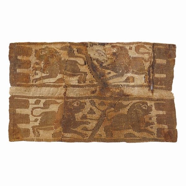 Frammento di tessuto Copto  (Egitto, periodo Bizantino  IV-prima metà VII Sec.)  - Asta GIOIELLI |OROLOGI ARGENTI - Colasanti Casa d'Aste