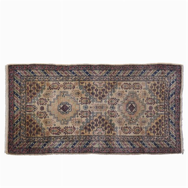 An oriental carpet  (Old manifacture)  - Auction Fine Art from Villa Astor and other private collections - Colasanti Casa d'Aste