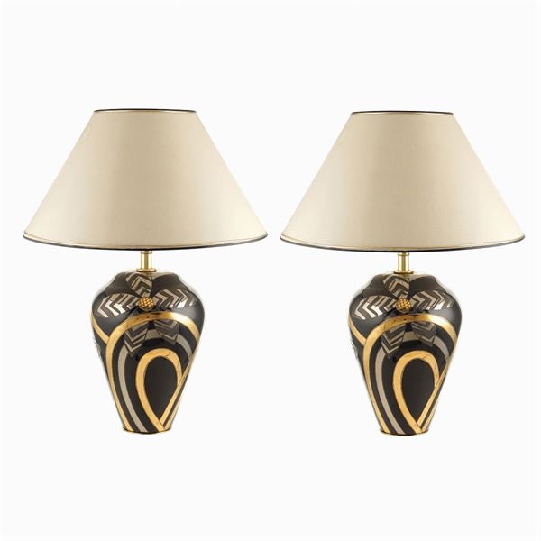 A pair of table lamps in black and golden ceramic