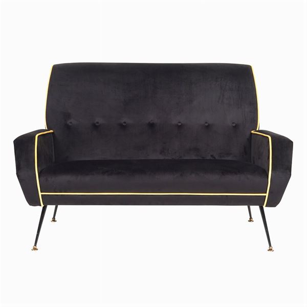 A two seats sofà