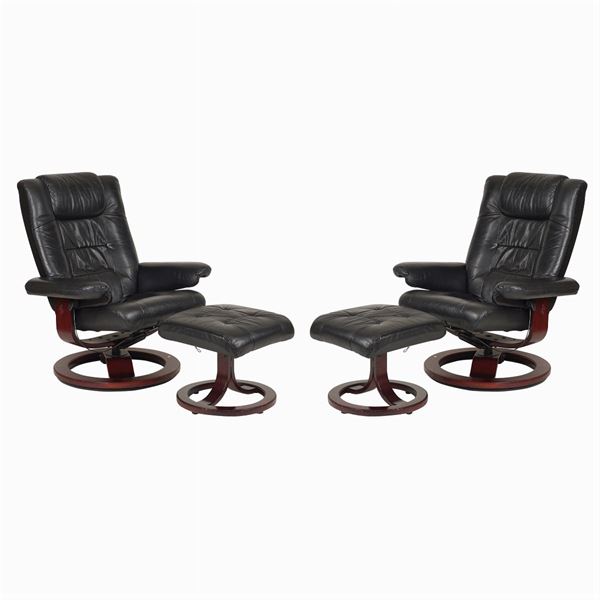 Two relax armchairs with feetrest
