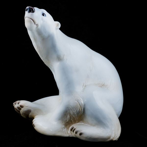Grande orso polare in porcellana bianca  (Royal Copenaghen, 1954)  - Asta OPERE PROVENIENTI DA DONAZIONI UNICEF - Colasanti Casa d'Aste