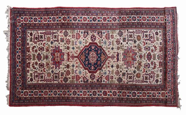 Oriental manifacture carpet  - Auction Online auction with selected works of art from Unicef donations (lots 1 -193) - Colasanti Casa d'Aste
