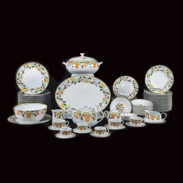 A Vista Alegre porcelain plate service (145)