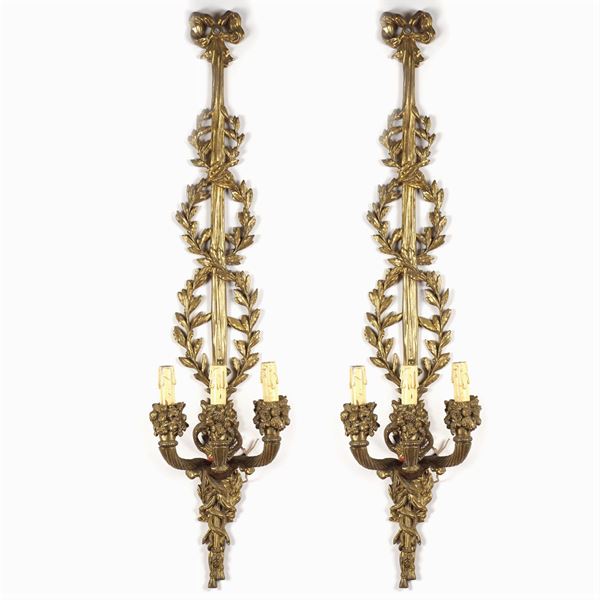 Coppia di appliques in bronzo dorato a tre luci