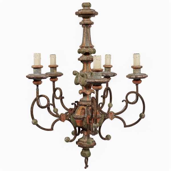 Lampadario in legno laccato a cinque luci