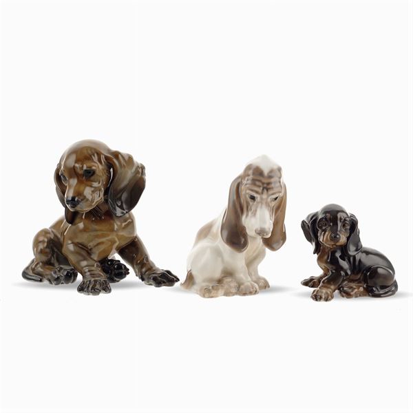 A group of three porcelain dogs
