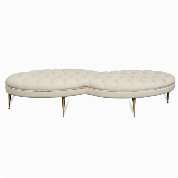 A shaped line bench