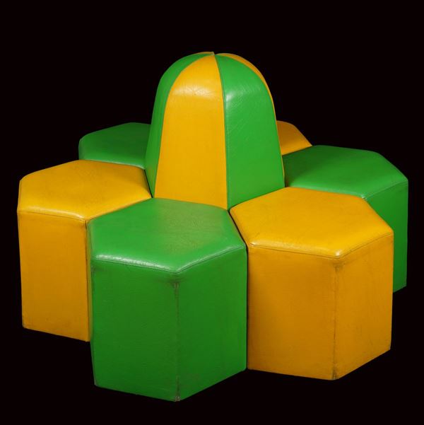 Centerpiece pouf
