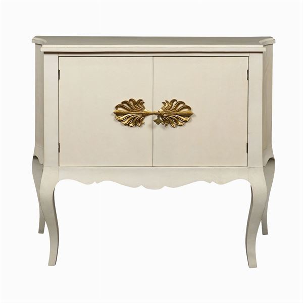 Credenza in legno e pergamena
