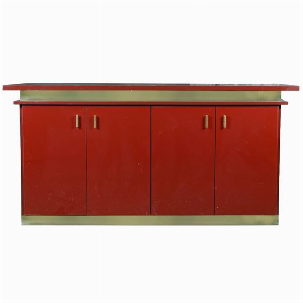 Credenza in legno laminato rosso  (Francia, XX Sec.)  - Asta ARTE MODERNA E CONTEMPORANEA | ARTI DECORATIVE DEL XX SEC.  - Colasanti Casa d'Aste