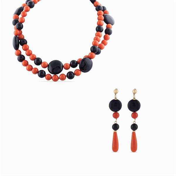 Coral, onyx and 18kt gold parure